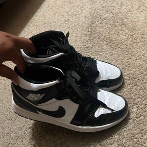 Air Jordan 1 Mid SE “Black/White Patent” in Men’s Size 9.5.